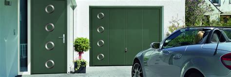 Portes de garage basculantes : simples et fiables 